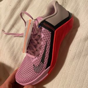 Size 9 Womens Nike Metcons